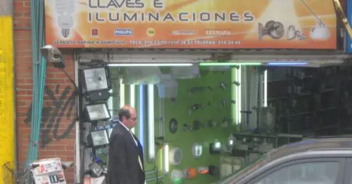 LLAVES E ILUMINACION LLAVES E ILUMINACION